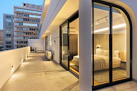 Central city penthouse with exquisite views