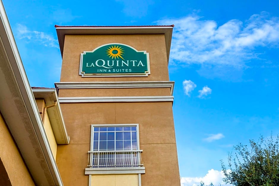 La Quinta Inn & Suites by Wyndham Angleton