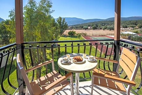 Double or Twin Room with Mountain View