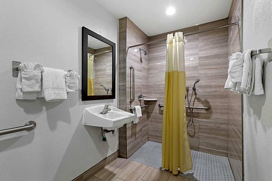 Studio 6 Suites Escondido, CA
