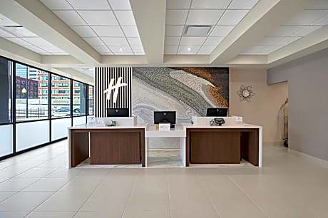 Holiday Inn & Suites Chicago-Downtown by IHG