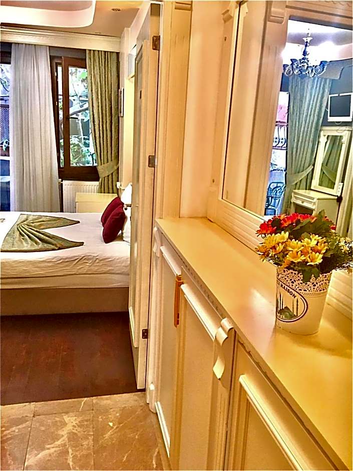 La Petite Maison Hotel