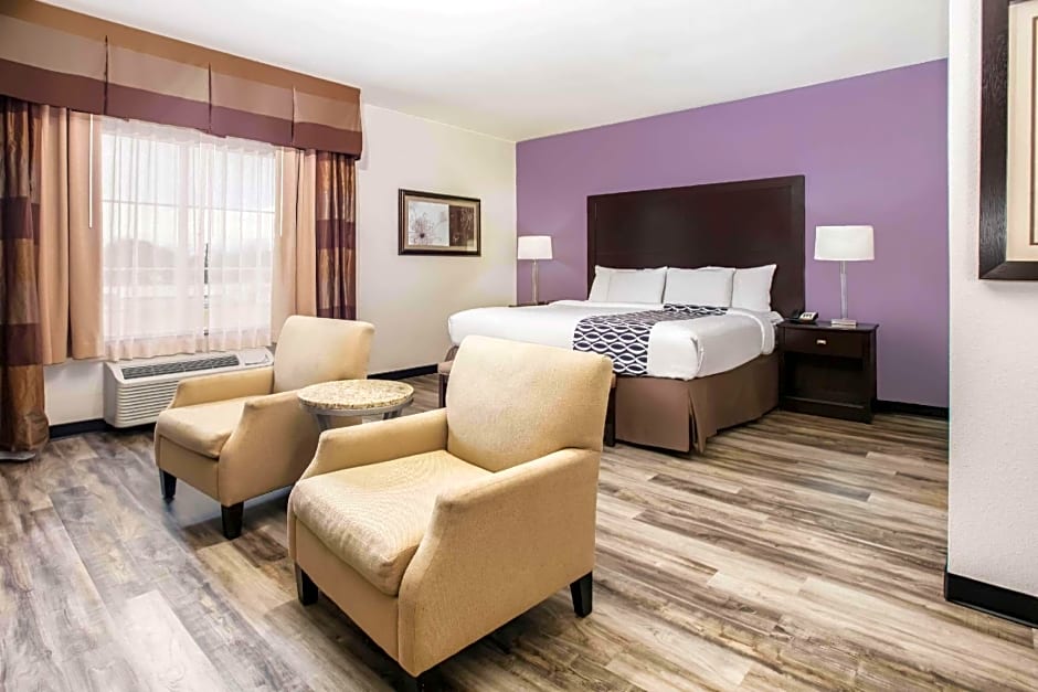 La Quinta Inn & Suites by Wyndham DFW Airport West - Euless