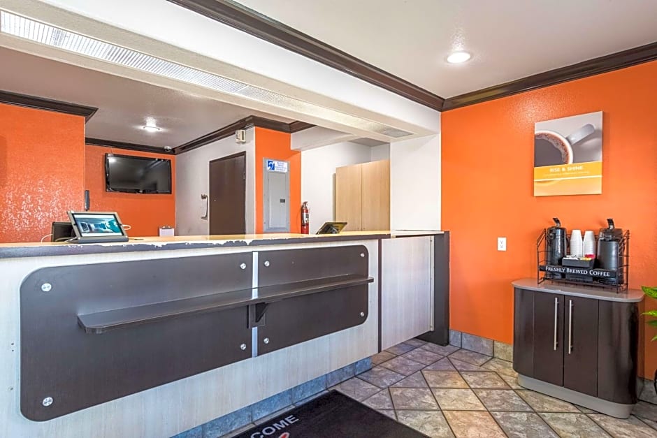 Motel 6 Riverside, CA - UCR East