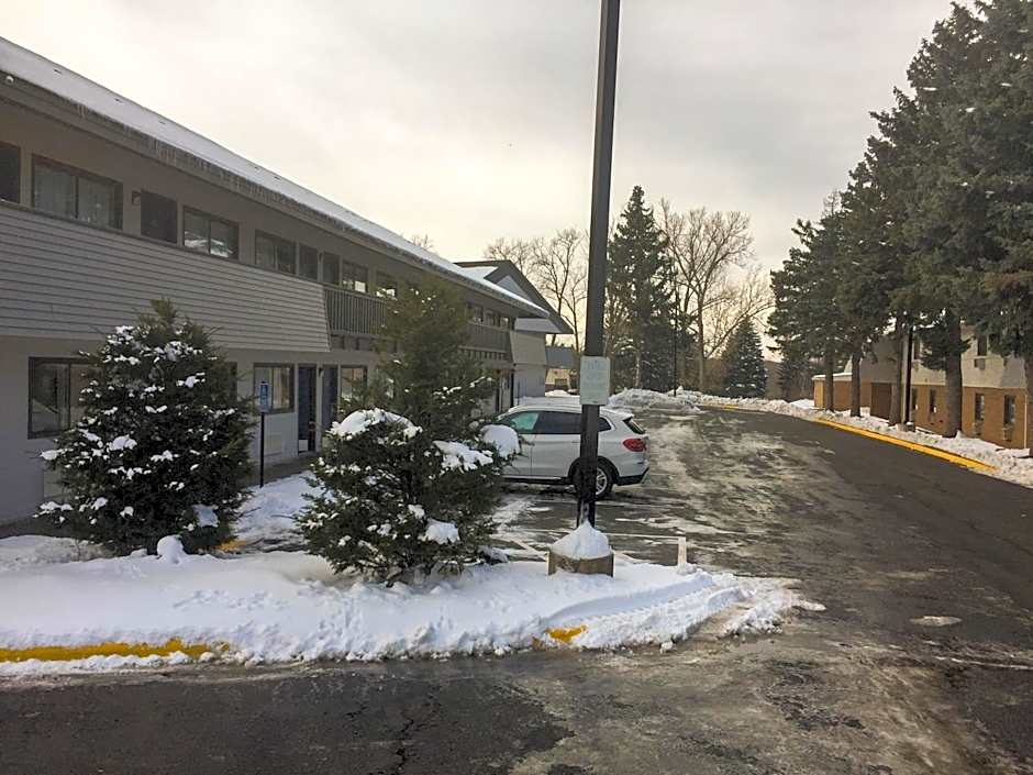 Motel 6-Burnsville, MN