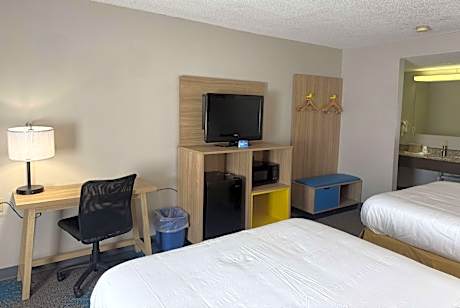 Queen Room with Two Queen Beds - Non-Smoking