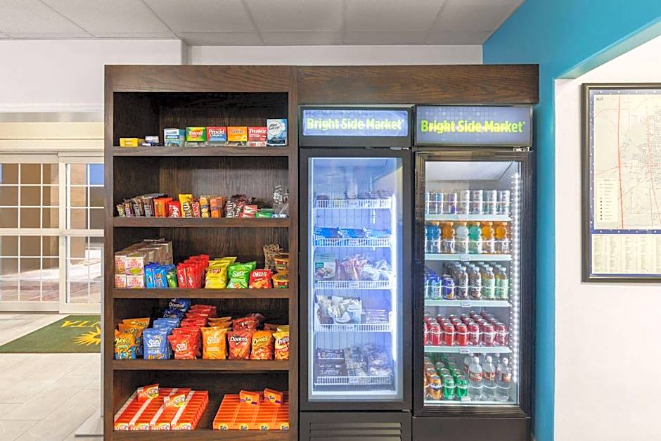 La Quinta Inn & Suites by Wyndham Angleton