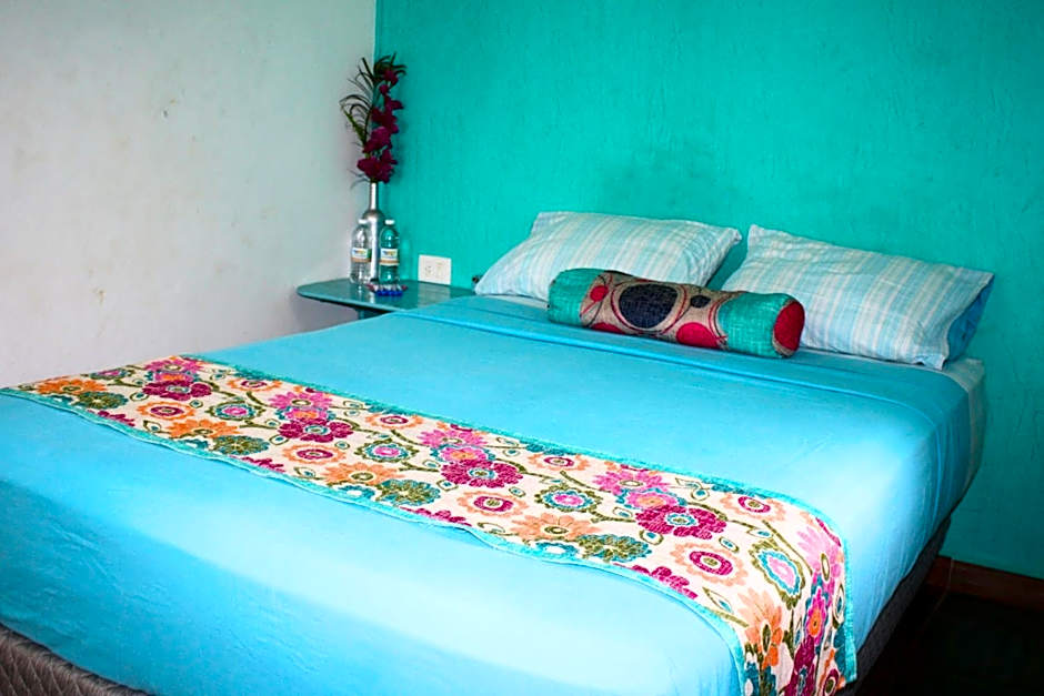 Yaxche Centro Hostal y Camping