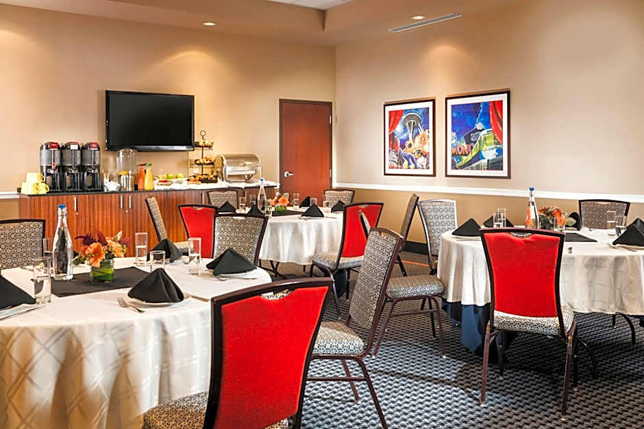 Staypineapple At The Maxwell Hotel