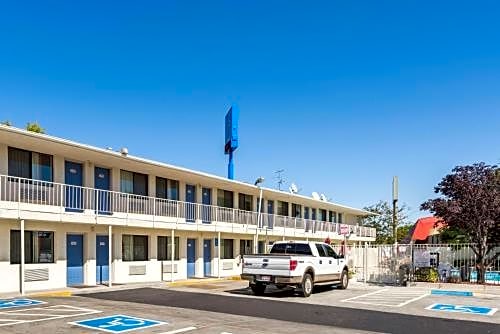 Motel 6 Reno - Virginia Plumb