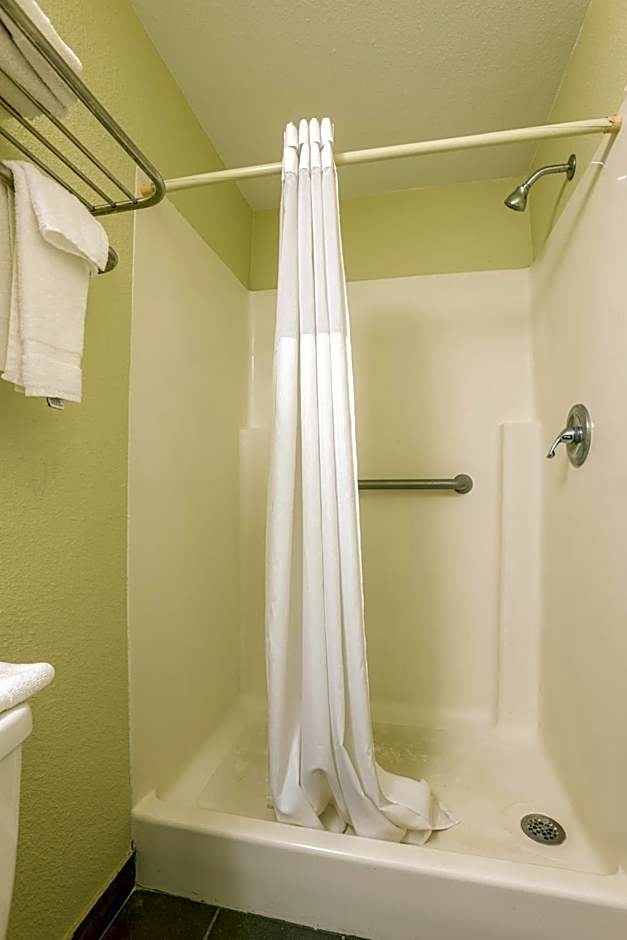 Budget Inn By OYO Natural Bridge I-81