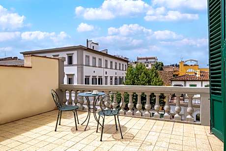 Deluxe King Room with Terrace