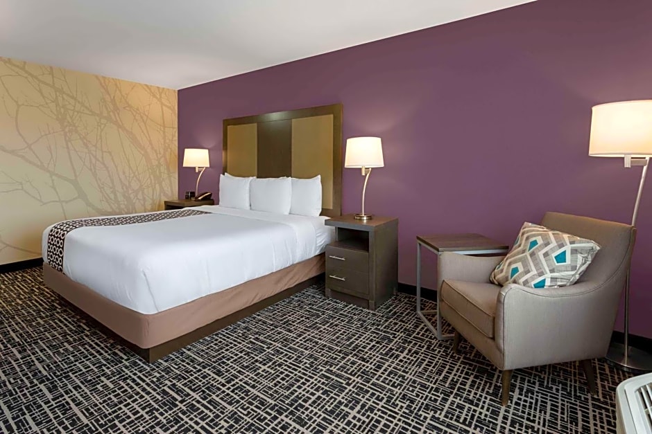 La Quinta Inn & Suites by Wyndham Wichita Airport