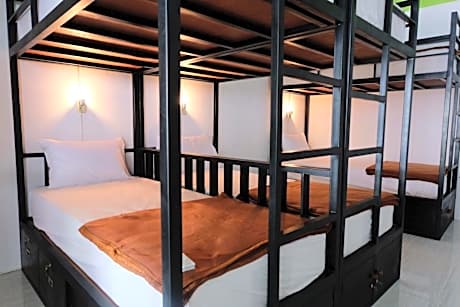 Bunk Bed in Mixed Dormitory Room