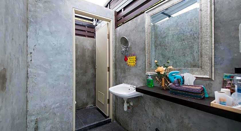 Nang Ta Yon @ Ban Thap Chang Hostel