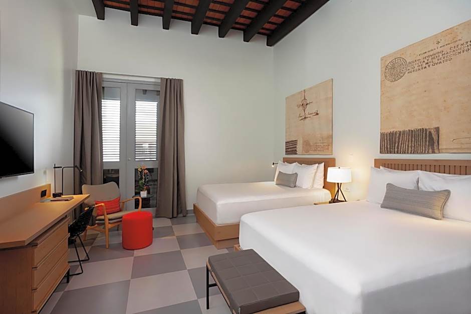 Palacio Provincial San Juan, Curio Collection by Hilton