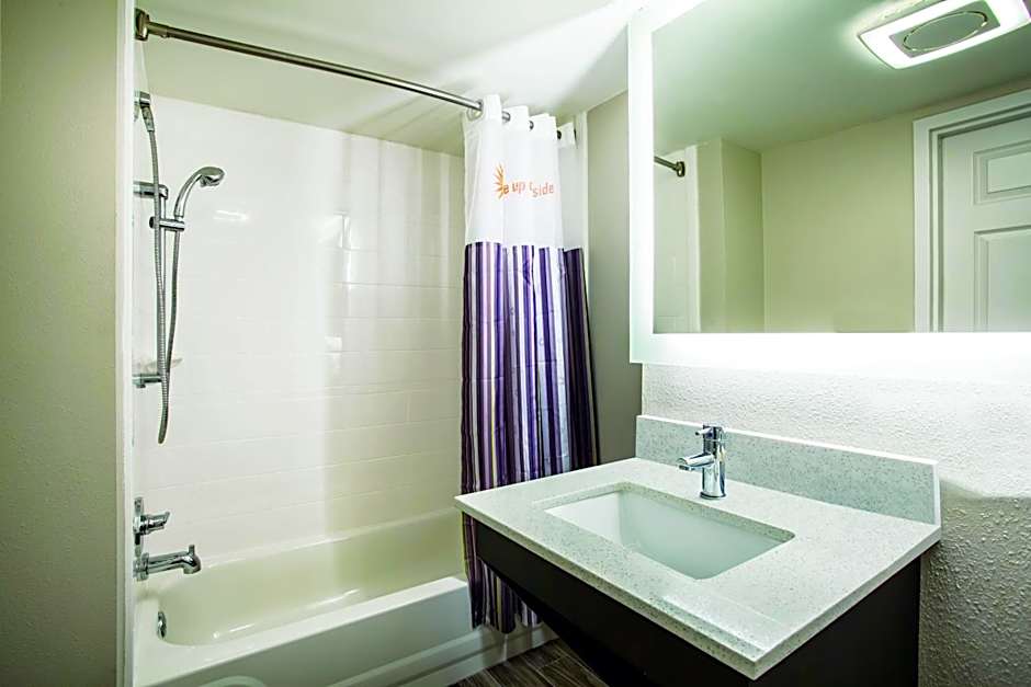 La Quinta Inn & Suites by Wyndham Clearwater South