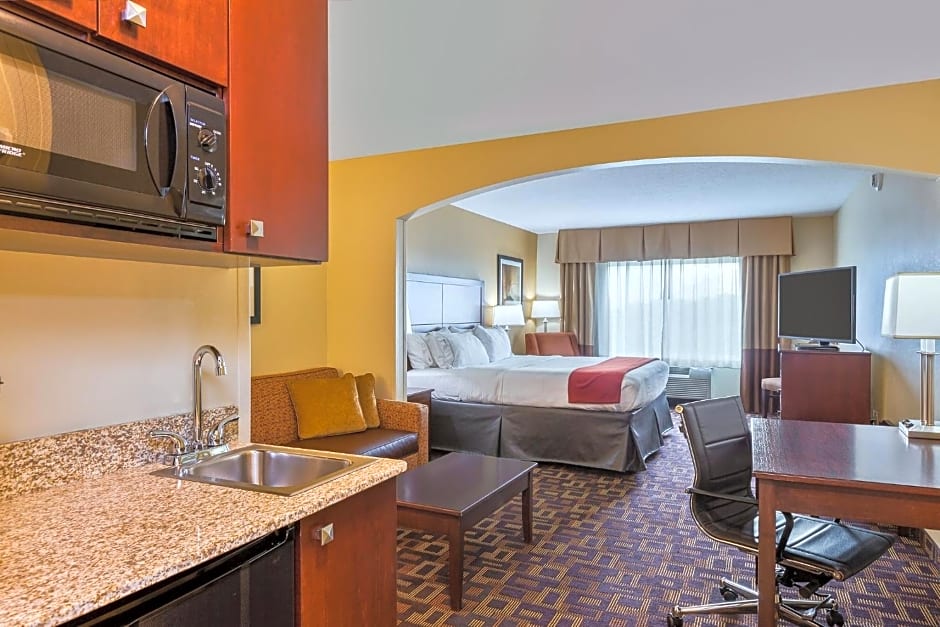 Holiday Inn Express Hotel & Suites Salina