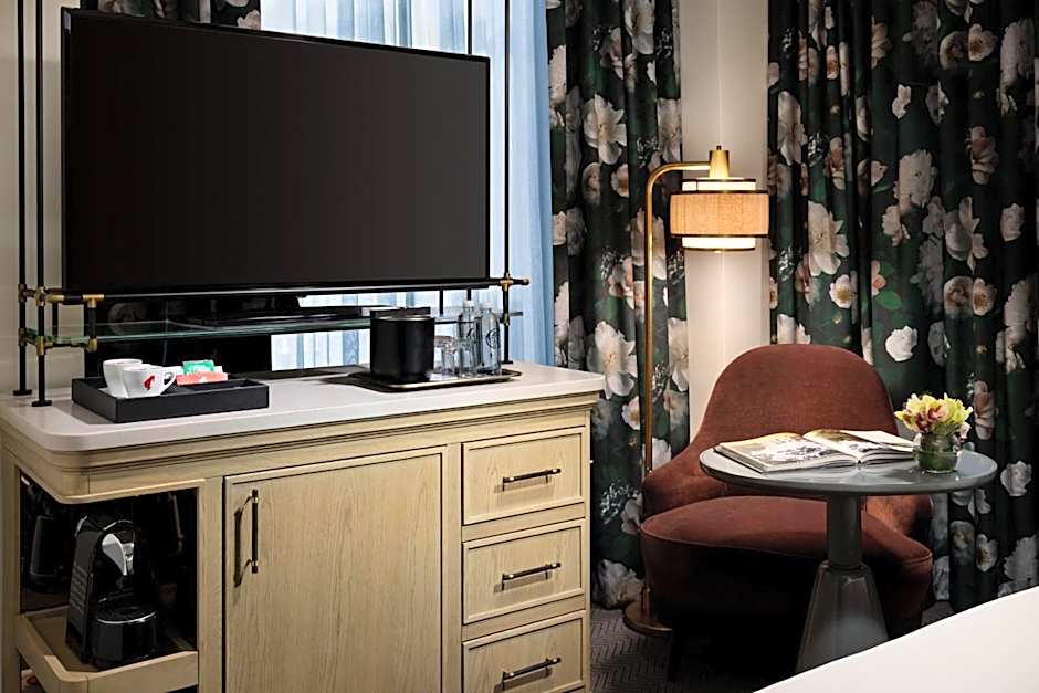 The Candler Hotel Atlanta, Curio Collection by Hilton