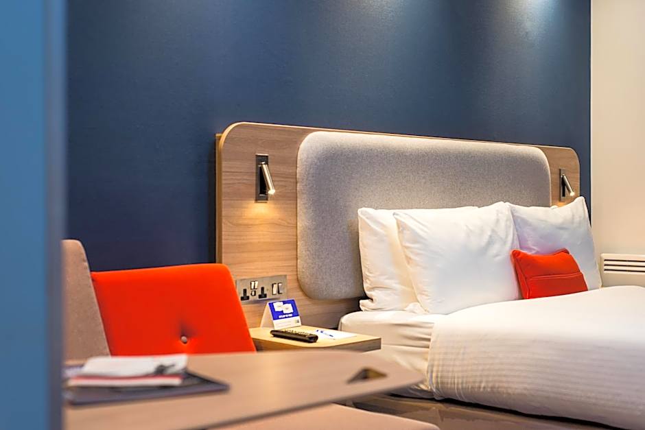 Holiday Inn Express Strathclyde Park M74, Jct 5 By IHG