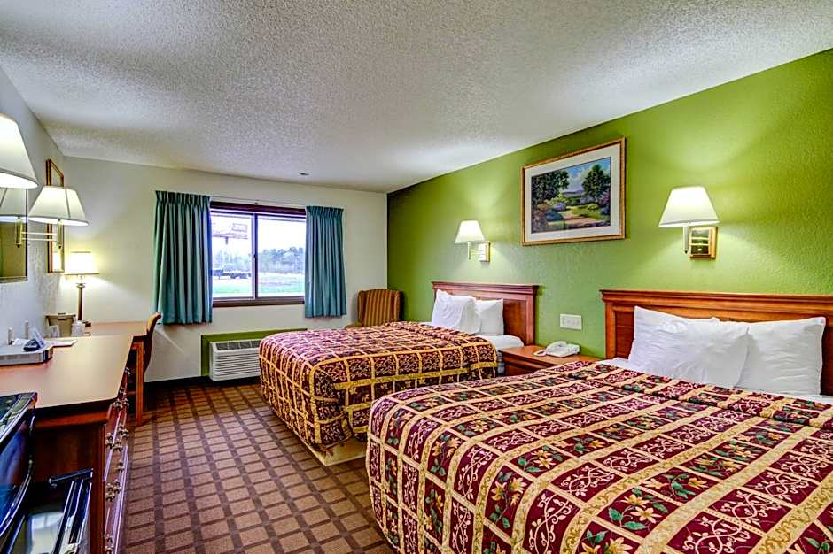 Bloomer Inn & Suites