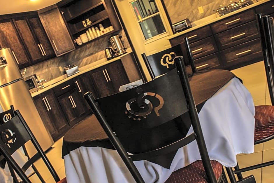 La Huerta Inn & Suites