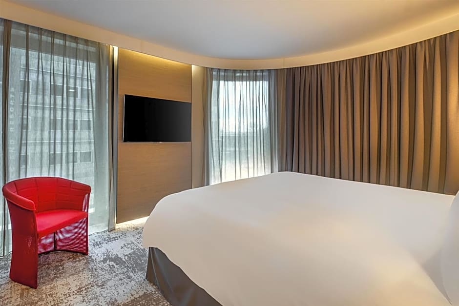 Radisson Blu CDG Airport Terminal Hotel, Paris