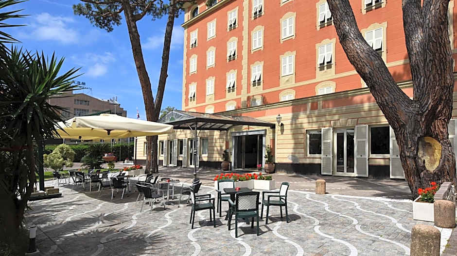 Hotel Sud Est by Fam Rossetti