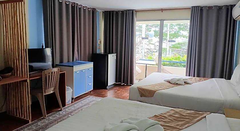 Beachfront Hotel Cha Am