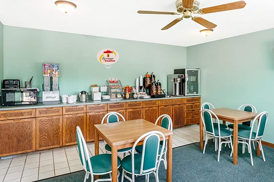 Super 8 by Wyndham Washington/Peoria Area