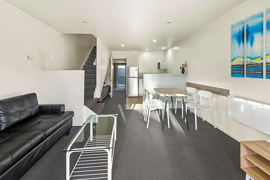 Birchwood Spa Motel