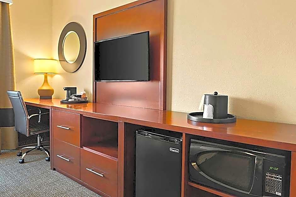Comfort Suites Saginaw North