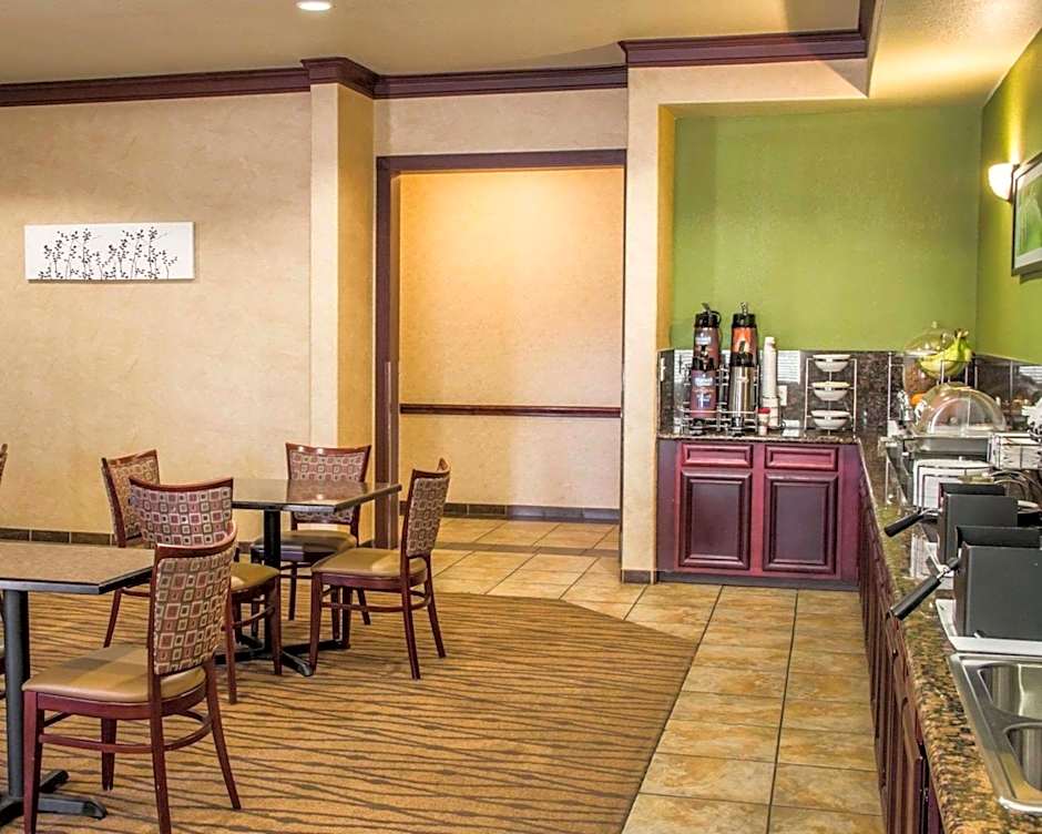 Sleep Inn And Suites At Six Flags