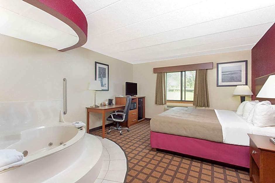 AmericInn by Wyndham Burlington