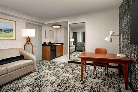 1 King 2 Room Suite Hearing Accessible