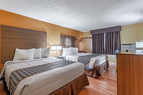 2 Queen Beds, Smoking