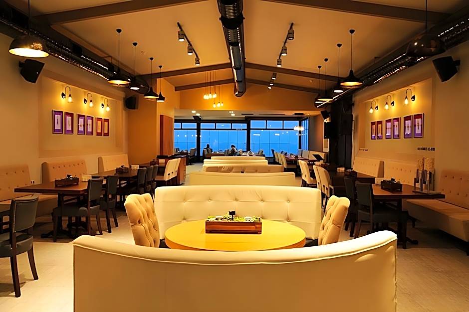 Pasaport Pier Hotel