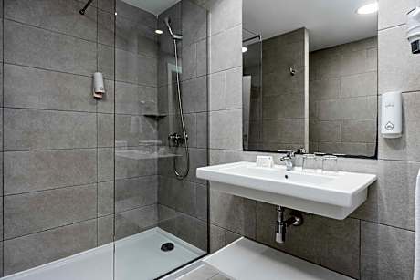 Deluxe Room Pool Views Capacity 1