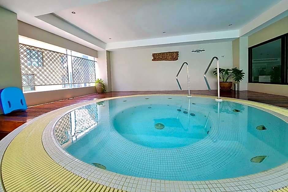 Cape House Langsuan Hotel