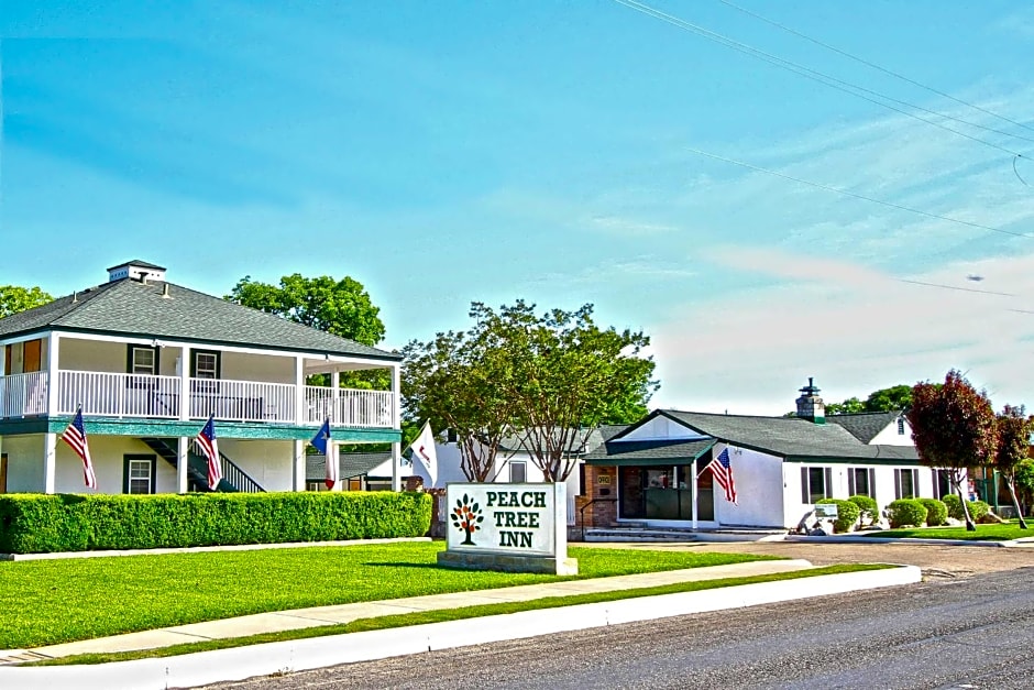 Peach Tree Inn & Suites