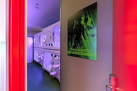 Private capsule room two doubles