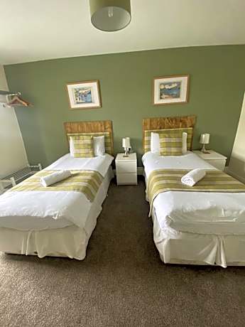 Twin Room with Private External Bathroom