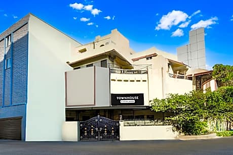 Super Townhouse Townvilla Guesthouse