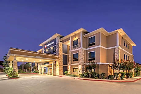 Best Western Plus Lytle Inn And Suites