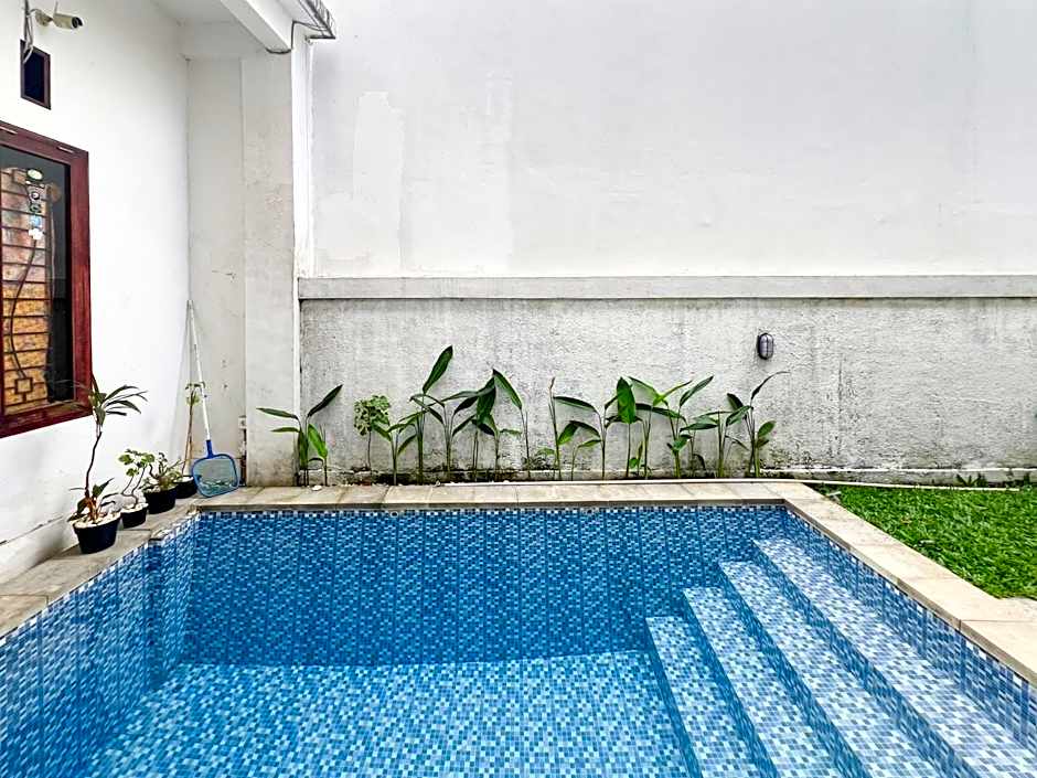 Kanha Homestay near Pantai Pandawa RedPartner