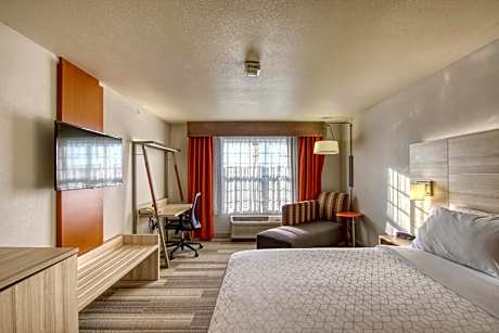 Standard King Room with Accessible Tub - Mobility Access