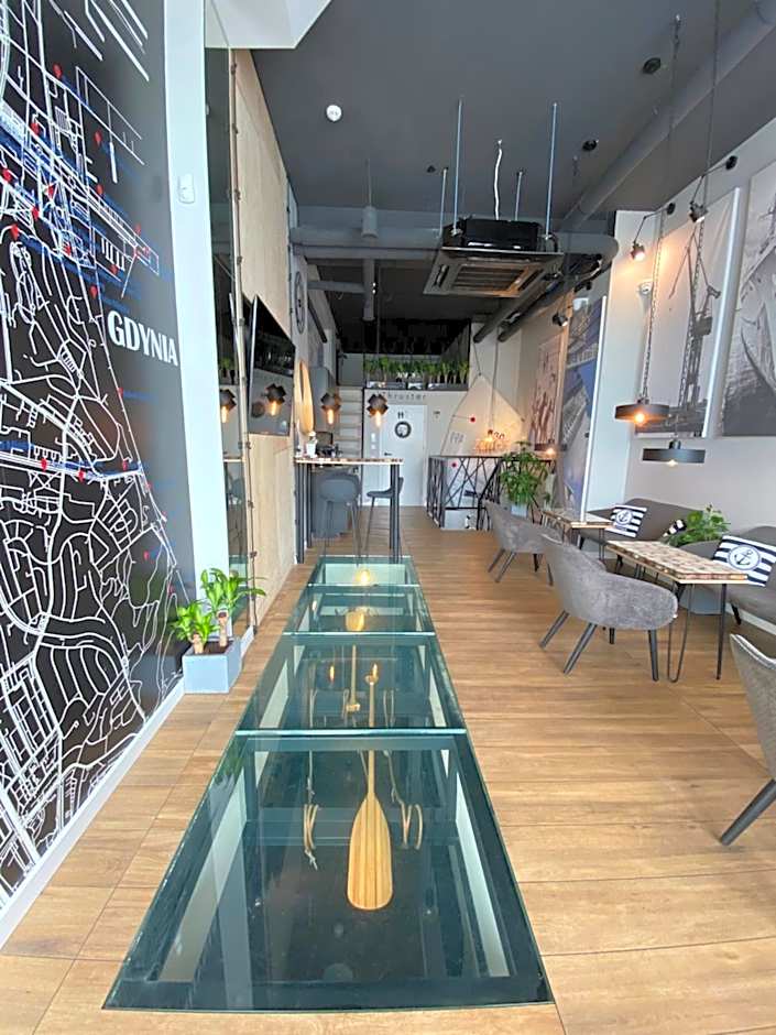 Thruster - Rooms, Kitchen, Chill-Out Zone-Netflix, Lobby-Netflix