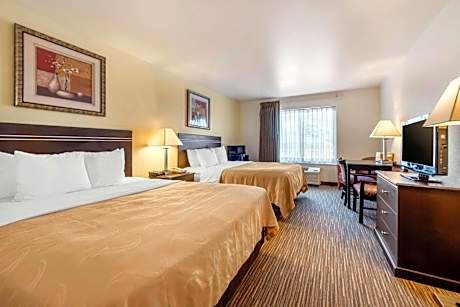 Large Queen Suite with Two Queen Beds and Sofa bed - Non Smoking