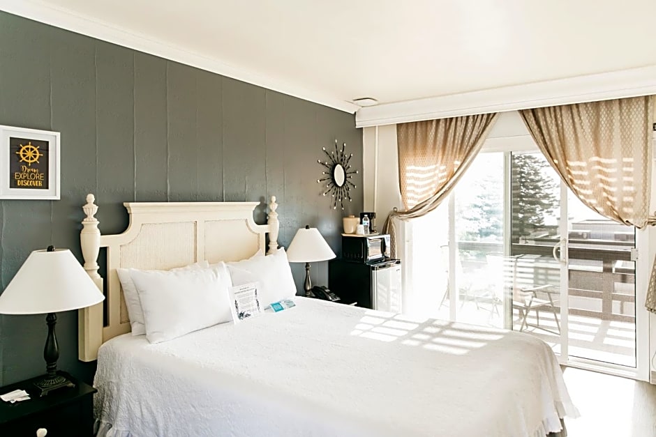 Seaside Laguna Inn & Suites