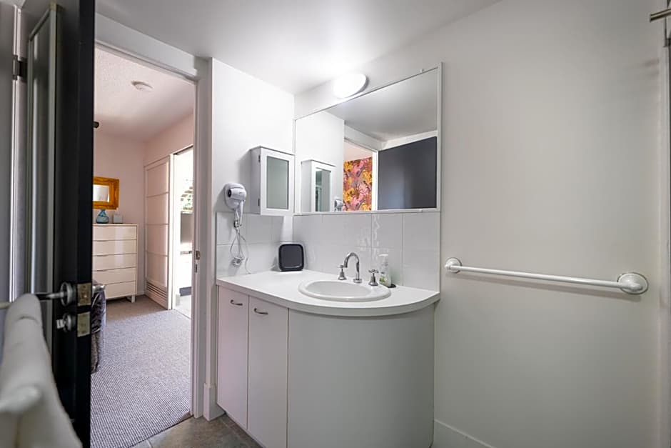 Noosa River Sandy Shores Hotel